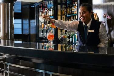 Silversea Cruises - Silver Whisper - The Bar 2.jpg